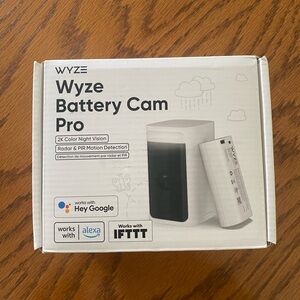 NEW Wyze 100% Wire Free Battery Outdoor / Indoor Security Camera Night Vision